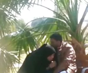 Paquistaníes bj y masturbarse hasta que el semen en un parque público sexivideos