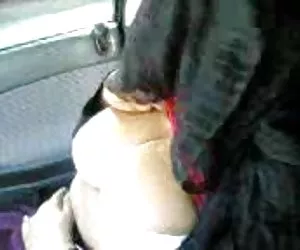Árabes hiyab chica muestra las tetas grandes en xxx por atras
