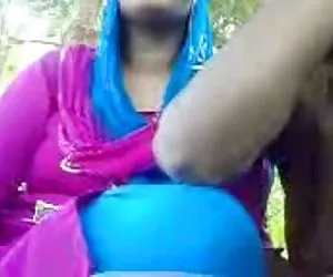 Desi masturbación con la mano en el parque señoras putas xxx