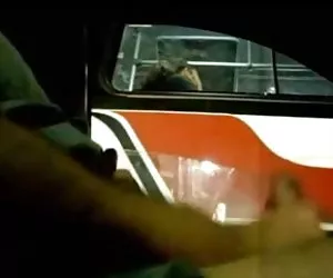 Las chicas chupan la polla de semen en el tren videos adultos gratis