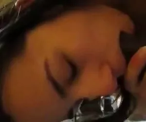 Después de su manoseaba las tetas en el bus ella quiere más viejasmaduras