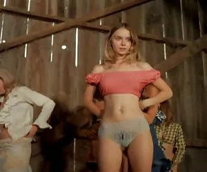 Las mujeres desnudarse en el escenario de 1972 sexo porno y videos porno gratis