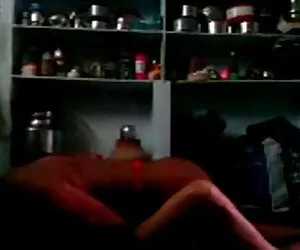 Desi chico con otra mujer en la cocina sie sexo and video