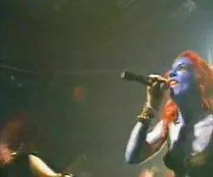 Rockbitch - puño durante el concierto de il videosxxx com