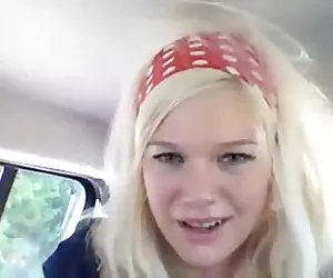 La rubia se masturba en el coche x videos putas
