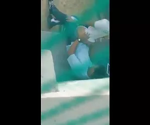 Cámaras ocultas mierda en el patio de la videos xxx e