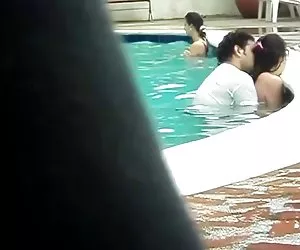 Colombiano porno de la pareja en la piscina nenas muy hot