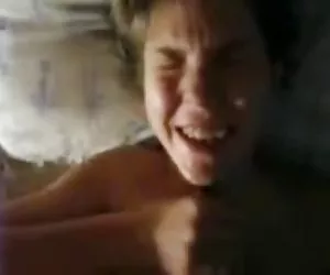 Masturbación con la mano por la cara - no les gusta! muger desnuda