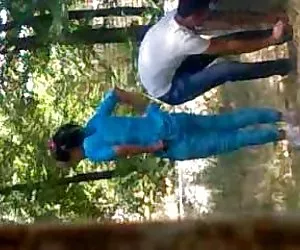 Los enamorados en el parque muy zorrs com