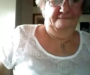 Abuela muestra grandes tetas en la webcam videos xxxn