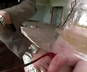 El tiempo para el pequeño pene de la tortura pormo caliente