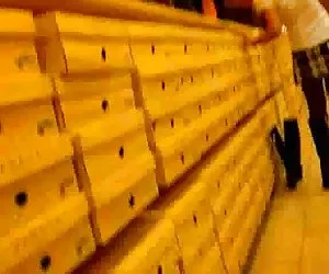 Sanz dans le de una tienda de zapatos de upskirt sin bragas porno video gratis