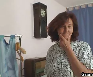 Solitario toma su excitado miembro desnudar mujeres