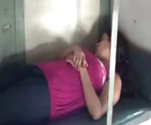 A mi chica en el tren-2 videos porno msduras