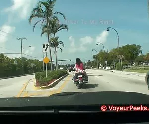 Vaca en bicicleta - falda corta sin bragas? putas porno gratis