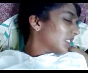 Linda la niña india está dispuesta a hacer mierda con su bf chicas xxx gratis