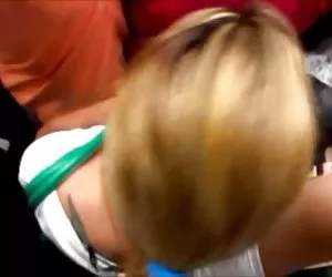 Encoxada 29: ella estaba divirtiendo conmigo en el tren vídeos porno gratis