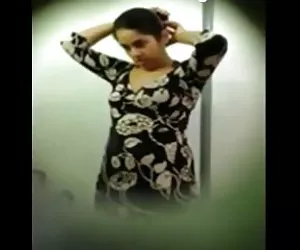 Desi indio capturado a través del ojo de la cerradura bideos porno xxx