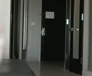 Camarera de pisos parpadea video erótico