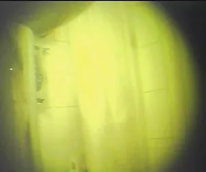 Madura de la mujer se masturba en la ducha chicas ardientes porno gratis