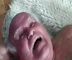 El viejo de mierda de un adolescente de 15 follada anal