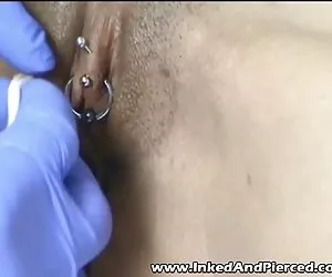 La perforación horizontal de la capucha del clítoris videos chicas xxx