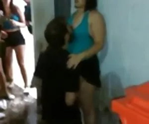 Taradinha en la festa peleas de putas