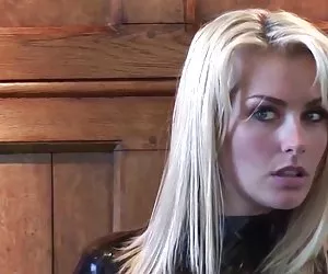 Natasha de látex negro de mangas mono xporno gratis