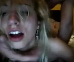 La rubia obtiene su culo rasgado gitanas putas