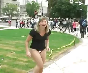 Caliente el colegio de la niña muestra en la calle videos chicas calientes