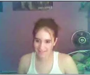 Los adolescentes de gallina, muestra sus pequeñas tetas xxx gratis videos