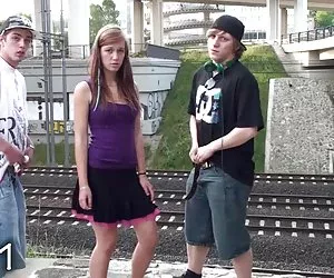 Joven hermosa chica en la calle gangbang parte 1 porno amateur