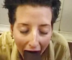 La niña de pelo corto follada a una gran polla adultas desnudas