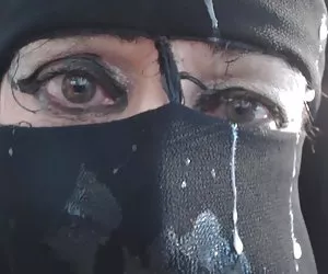 El velo sobre el rostro de la persona putas calientes desnudas