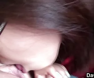 Linda asiática adolescente bajando a su novia videos ponos gratis