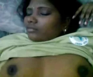 Las tetas de la niña india , coño ha retirado , recibió su bf mujeres lluchas
