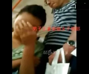 Asiatico en el transporte maduras por o