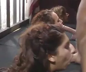 Divertido grupo mamada bangbos