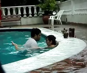 Sexo en la piscina. putasx