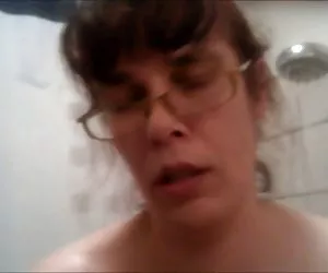 El holandés alexander juega con su gran clítoris y la ampliación de los labios super porno