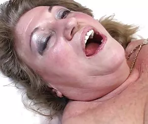 Caliente abuela follada por un joven chicas al desnudo