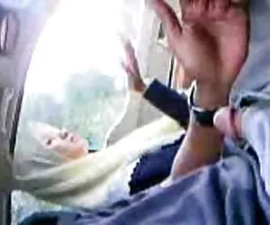 Malayo hijabs chica da masturbación con la mano 2 mujeres xxx putas