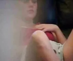 La muchacha cayó en una cámara oculta masturbación con la mano por el culo por favor