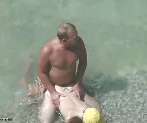 Pareja en la playa estuvo con cámara oculta xxx x culo