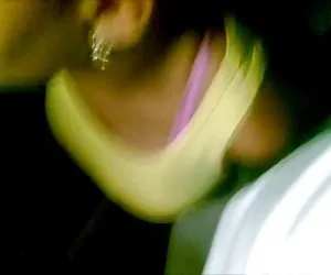 Ella le permite meter sus tetas peliculas en porno