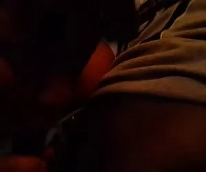 Interesante xxx mamando pene