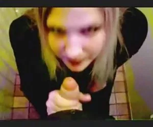 Un baño público mamada seso gratis