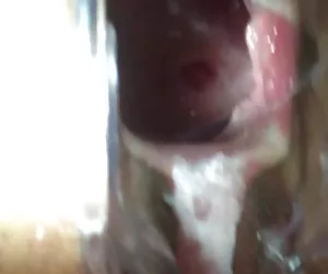 Mira en el coño a través de un extensor de mujeres eroticas desnudas