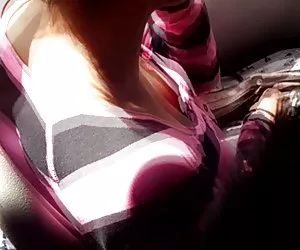 El joven engreído teta en el autobús de la chica con la empresa tetas 2 ver videos d porno