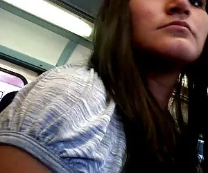 Repegon de mano de an metro e la chica caliente